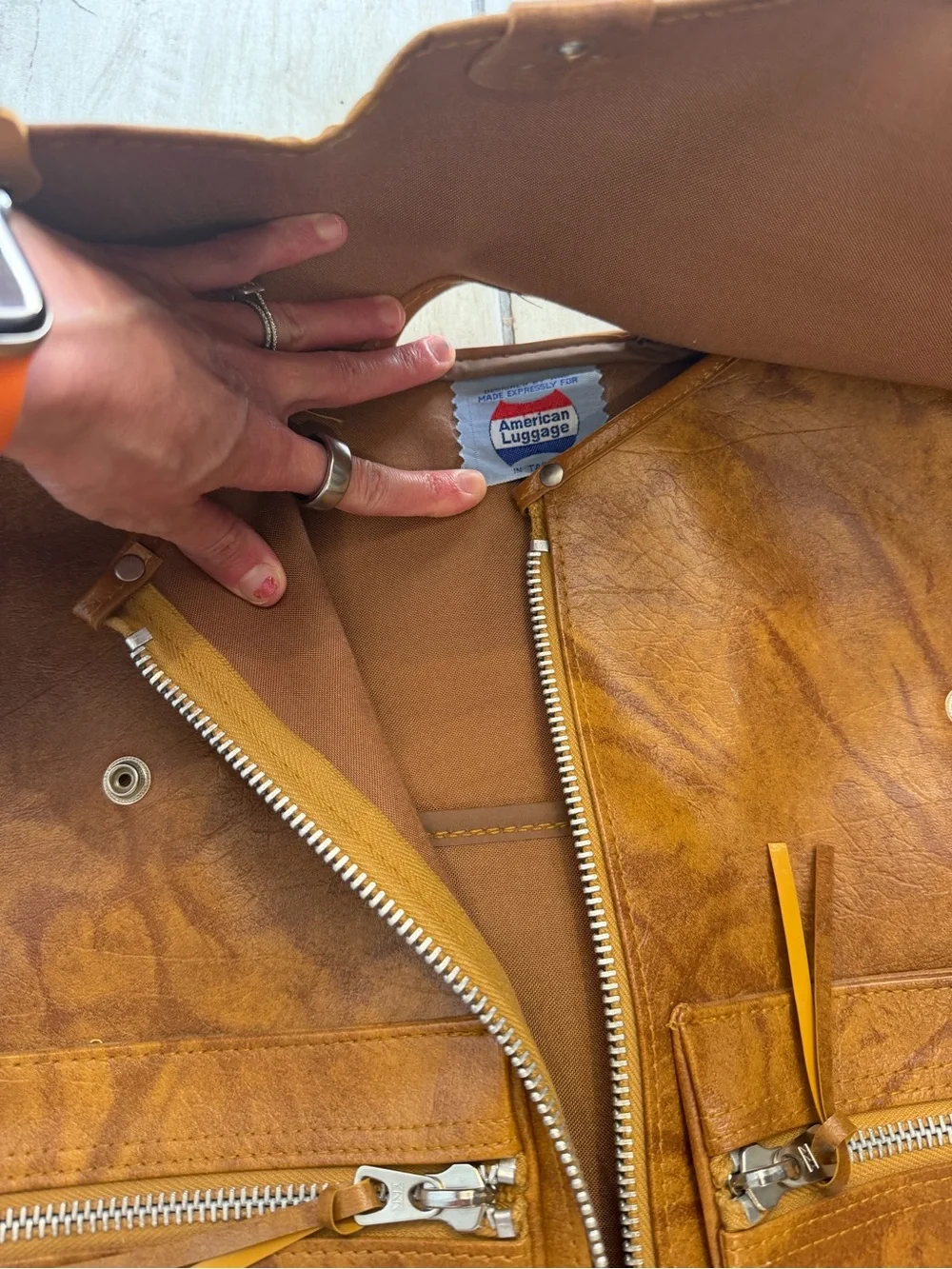 Amazing vintage Brown Leather Garment Bag American Tourister